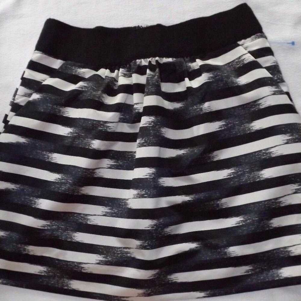 GAP Skirt Size 0 Striped A-line 15.75" Mini Fully Lined Back Zipper 2-Pockets